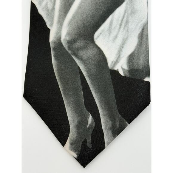 Men's Ralph Marlin Black White & Pink Marilyn Monroe Classic Pose Suit Neck Tie - Picture 7 of 8